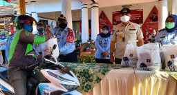 Kanwil Kemenkumham Jatim Bagikan Ribuan Sembako Kepada Masyarakat