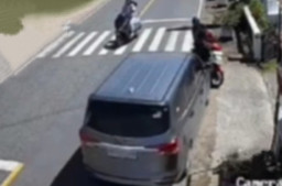 Melaju di Lajur Kanan, Wuling Tabrak Honda Beat di Depan Kantor Polsek