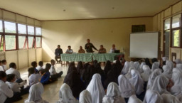 Jurnalis Masuk SMP Negeri 1 Kelumpang Selatan 