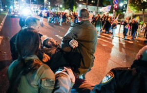 Demo Tuntut Netanyahu Mundur di Tel Aviv dan Yerusalem, Ribuan Massa Bentrok dengan Aparat