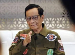 Mahfud Janji Cegah Emak-Emak Lahirkan Anak Tak Berakhlak