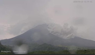 Gunung Merapi Muntahkan Awan Panas Dua Kali Dalam 15 Menit