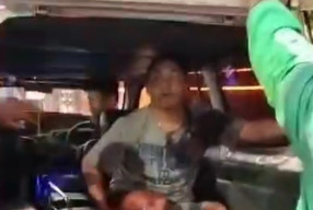 Diduga Ditusuk, Pria Ini Tergeletak Bersimbah Darah