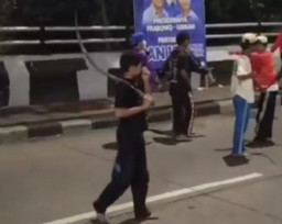 Tawuran di Flyover Pasar Rebo, Tangan Pelajar SMA Putus Disabet Celurit