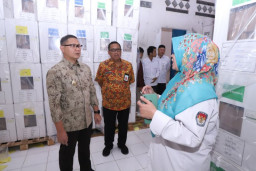 Pj. Wali Kota Cek Gudang Logistik KPU Kota Batu Jelang Pemilu 2024