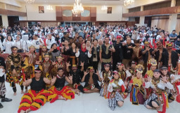 Wakil Ketua TPN Andika dan Puti Guntur Soekarno Senang dapat Dukungan Seribu Anak Gen Z di Surabaya