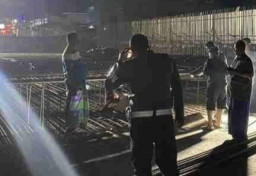 Terobos Area Proyek, Pengendara Motor Tertusuk Besi Cor