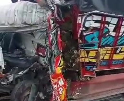 Truk Angkut Durian Kecelakaan