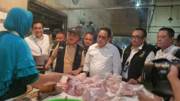 Antisipasi Gejolak Harga Bahan Pokok, Ketua KPPU Sidak di Pasar Surabaya