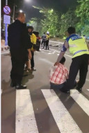 Tabrak Penjual Kacang, Oknum Jaksa Kejari Tanjung Perak Kabur dan Menabrak Dua Mobil