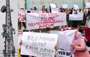 Bahaya! Warga Lingkungan Bandung Lamongan Desak BTS Dibongkar