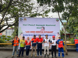 Indocement Bersama Dinas Lingkungan Hidup Kotabaru Lakukan Aksi Bersih-Bersih