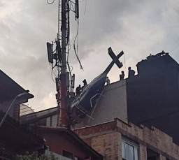 Hilang Kendali, Helikopter Kecantol di Menara