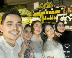 Foto Tamara Tyasmara Terlihat Ceria saat Tahlilan Anak, Kiki Farel: Diedit Sedikit