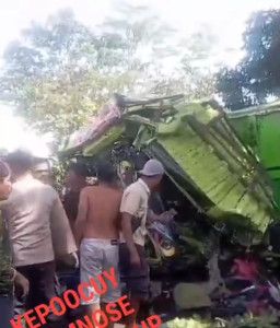 Rem Blong, Truk Tabrak Pagar Masjid, Sopir Tewas