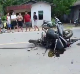 Kecelakaan Maut, Tubuh Pengendara dan Motornya Berserakan di Jalan