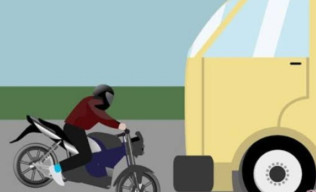 Truk Tabrak Roda 2, Ini yang Terjadi!