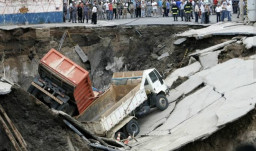 Sebabkan Jalan Runtuh Membentuk Lubang Raksasa, Pejabat dan Pengusaha Didenda Rp 750 M