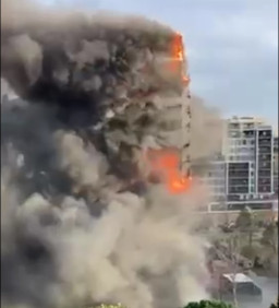 Gedung Bertingkat Dilalap Api, 4 Orang Tewas