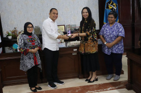 Wujudkan Pelayanan Kesehatan Terintegrasi, Wali Kota Eri Cahyadi Kerahkan Nakes di Posyandu