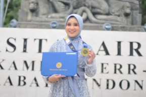 Safinka Afra Wisudawan S1 Kedokteran Gigi Siap Wujudkan Senyum Indah Anak Indonesia