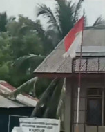Aktivis Banyuasin Viralkan Bendera Merah Putih Lusuh dan Sobek di Kantor Desa Sri Menanti