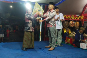 Pagelaran Wayang Kulit Meriahkan Ruwat Desa Seketi Balongbendo