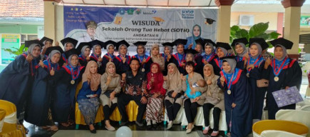 22 Orang Tua di Desa Seduri Balongbendo Dinyatakan Lulus Sekolah Orang Tua Hebat 