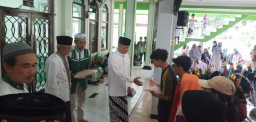 Upz Salurkan 355 Paket Sembako Berbarengan Pawai Tahrib Ramadhan