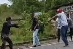 Viral Video Satu Pria Dikeroyok Banyak Orang di Jalan Lingkar Utara