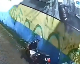 Pencuri Kompresor AC di Makassar Jatuh Timpa Motor