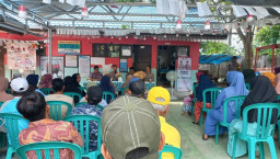 Kapolres Kotabaru Gelar Jumat Curhat di Desa Sarang Tiung Kecamatan Pulau Laut Sigam