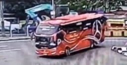 Minta Klakson Telolet, Bocah 5 Tahun Tewas Dilindas Truk