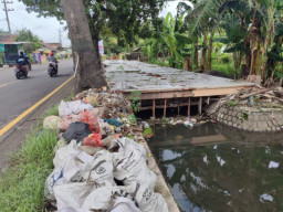 Bangunan Jembatan di Jombang Diduga Belum Berizin