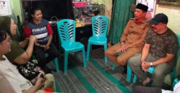 Pj Wali Kota Malang Takziah ke Rumah Duka Anggota Linmas yang Sempat Ditolak RS Hermina