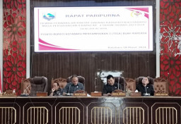 Ketua DPRD Kotabaru Pimpin Rapat Paripurna Bahas Tiga Raperda 