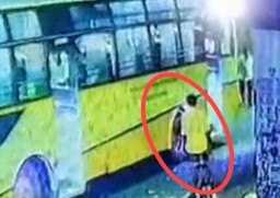 Jalan-Jalan di Terminal, Pria Ini Lindaskan Diri ke Bus