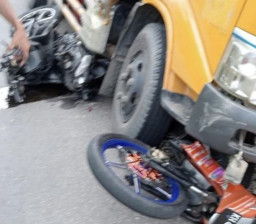 Pebalap Liar Tewas Dilindas Truk