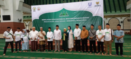 Unilever Indonesia Gelar Gerakan Masjid Bersih di Masjid Agung Jawa Tengah