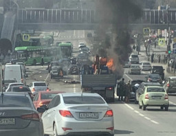 Rem Blong, Bus Tabrak Mobil dan Halte