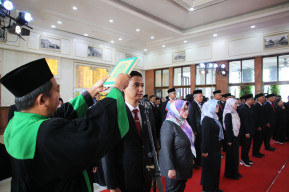 Lantik 54 Pejabat Kelurahan-Kecamatan, Wali Kota Eri Ingin Jajarannya Berinovasi untuk Masyarakat