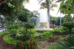 Pemkot Tata Ulang dan Percantik Puluhan Taman Pasif di Surabaya