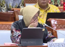 Soal Gelontoran Bansos Jelang Pilpres 2024, Risma: Nggak Tahu Saya