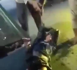 Tukang Palak Sopir Truk Ditangkap lalu Dihajar Ramai-Ramai