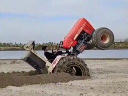 Youtuber Tewas Tertindih Traktor saat Bikin Konten Live