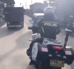 Seperti Film Action Hollywood, Polisi Pakai Motor Ngebut Kejar Truk di Jalan Raya Sukabumi
