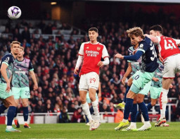 Arsenal di Puncak Klasemen