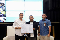 Lantik 3 Badan Pengawas PD Pasar Surya, Wali Kota Eri Minta Tekan Inflasi hingga Perbaikan Pasar