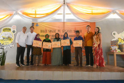 Terima Bantuan 1.000 Paket Sembako dari PT Susanti Megah, Wali Kota Eri: Saling Berbagi saat Ramadan