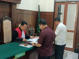 Praperadilan Lee David Linardi Lawan Polda Jatim, Pihak Polda Serahkan Bukti Tambahan